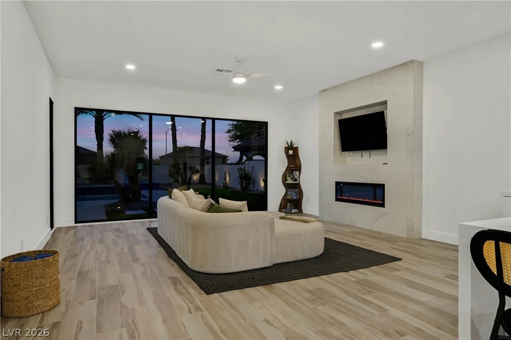 360 Hedgehope, Las Vegas, NV 89183