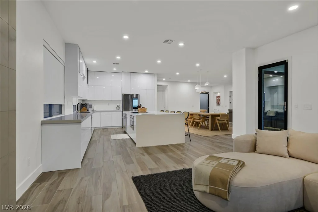 360 Hedgehope, Las Vegas, NV 89183
