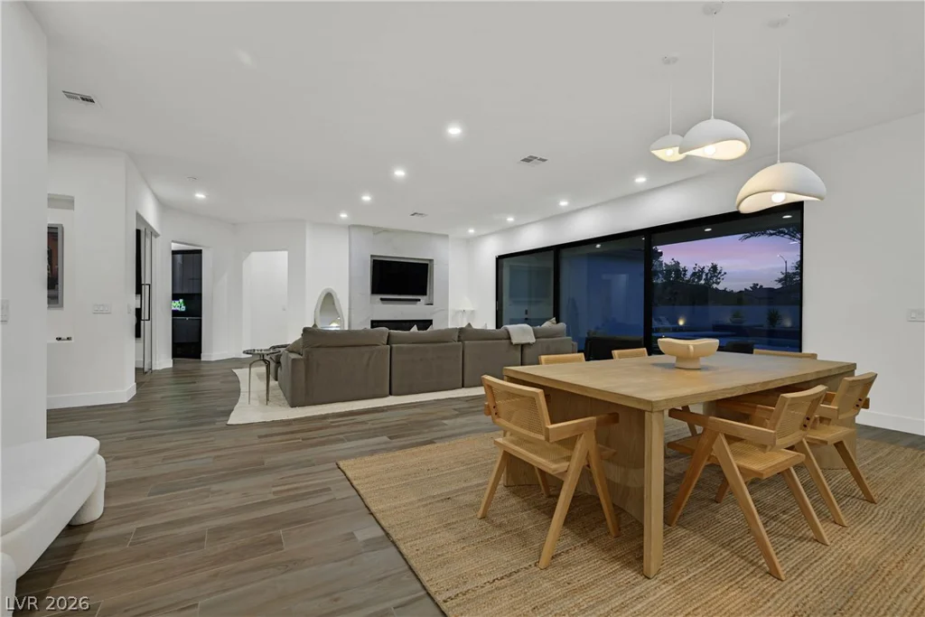 360 Hedgehope, Las Vegas, NV 89183