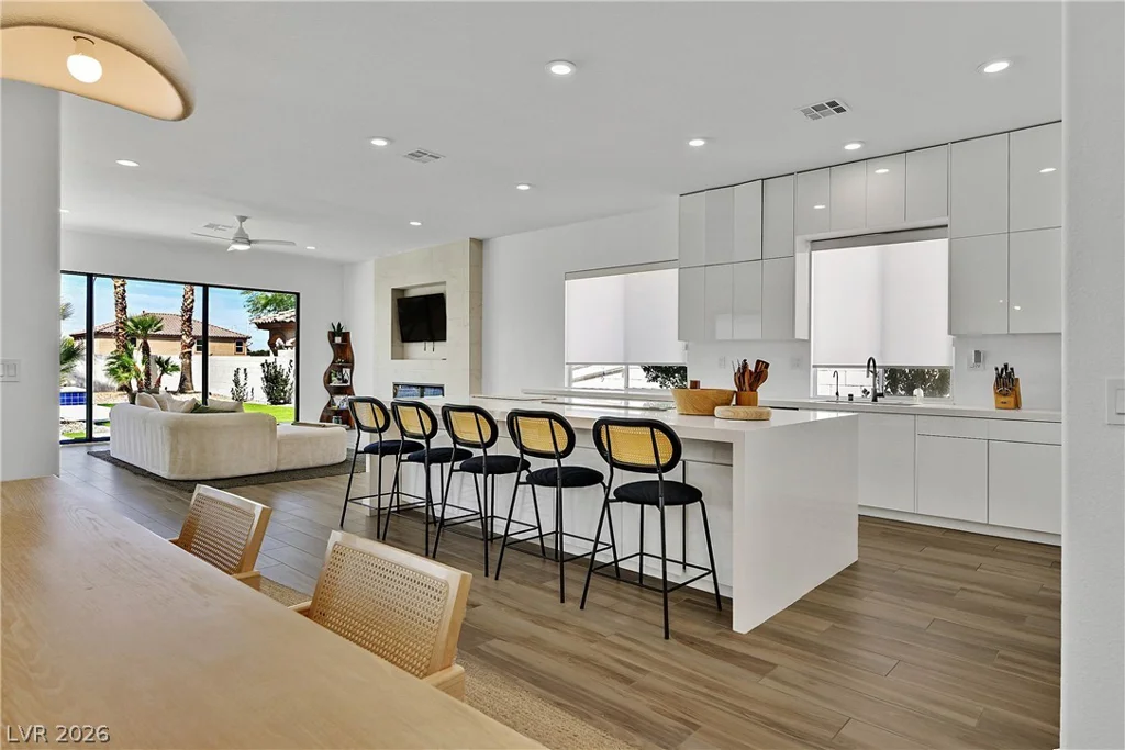 360 Hedgehope, Las Vegas, NV 89183