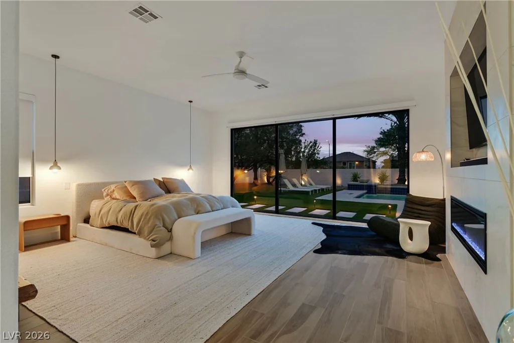 360 Hedgehope, Las Vegas, NV 89183