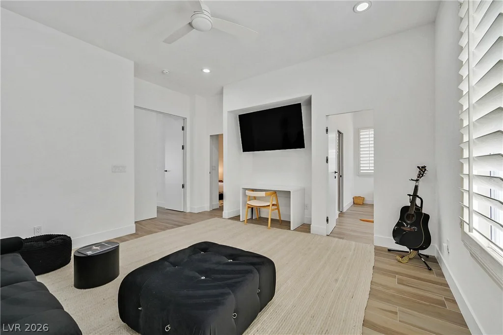 360 Hedgehope, Las Vegas, NV 89183