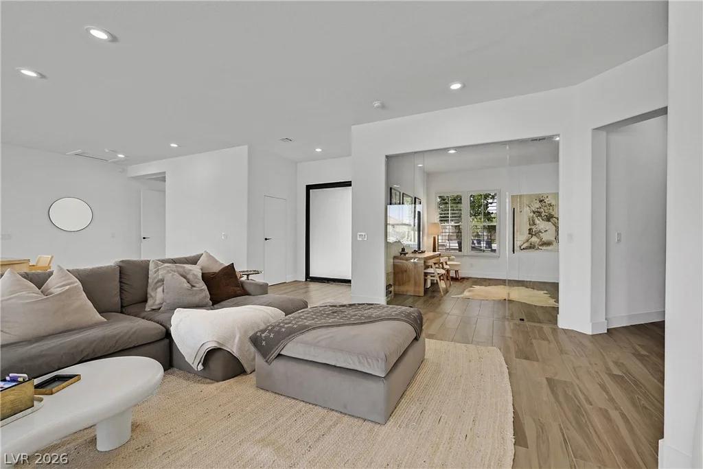 360 Hedgehope, Las Vegas, NV 89183
