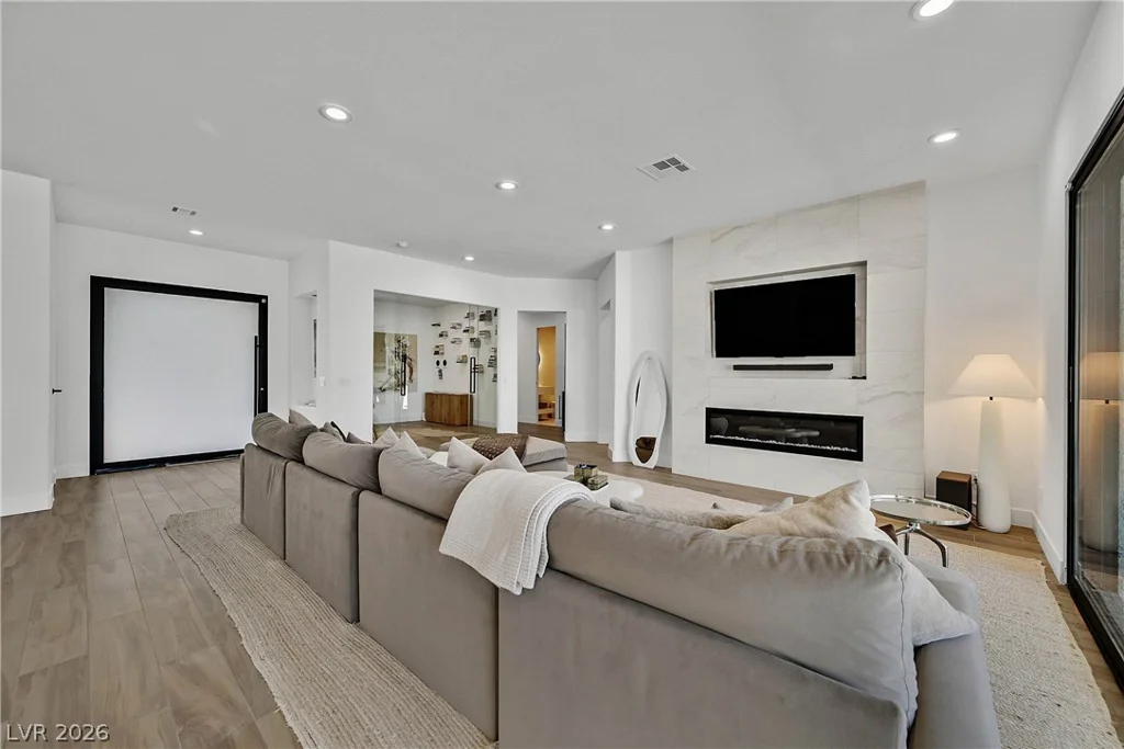 360 Hedgehope, Las Vegas, NV 89183