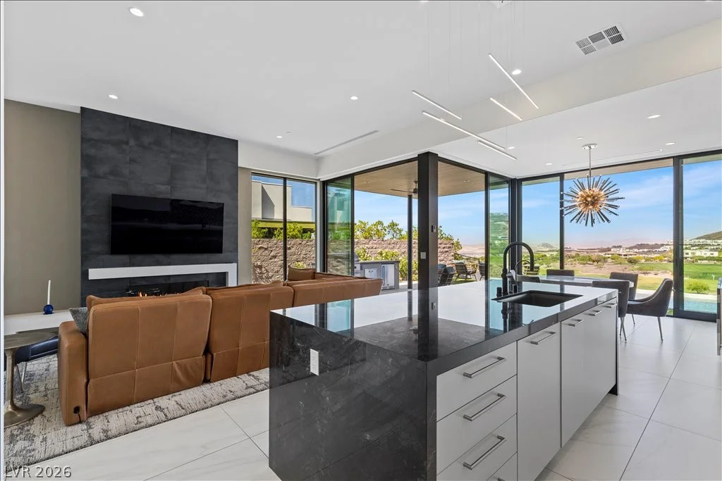 656 Scenic Cliff, Henderson, NV 89012