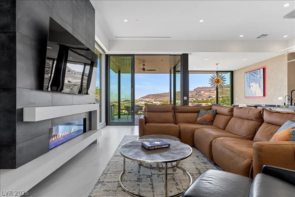 656 Scenic Cliff, Henderson, NV 89012