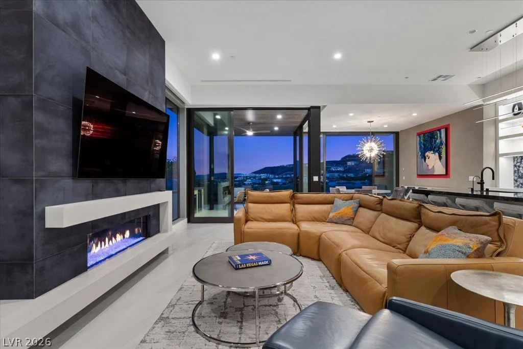 656 Scenic Cliff, Henderson, NV 89012