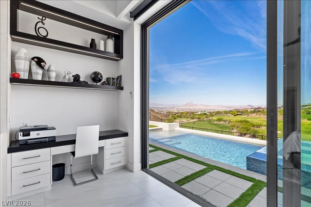 656 Scenic Cliff, Henderson, NV 89012