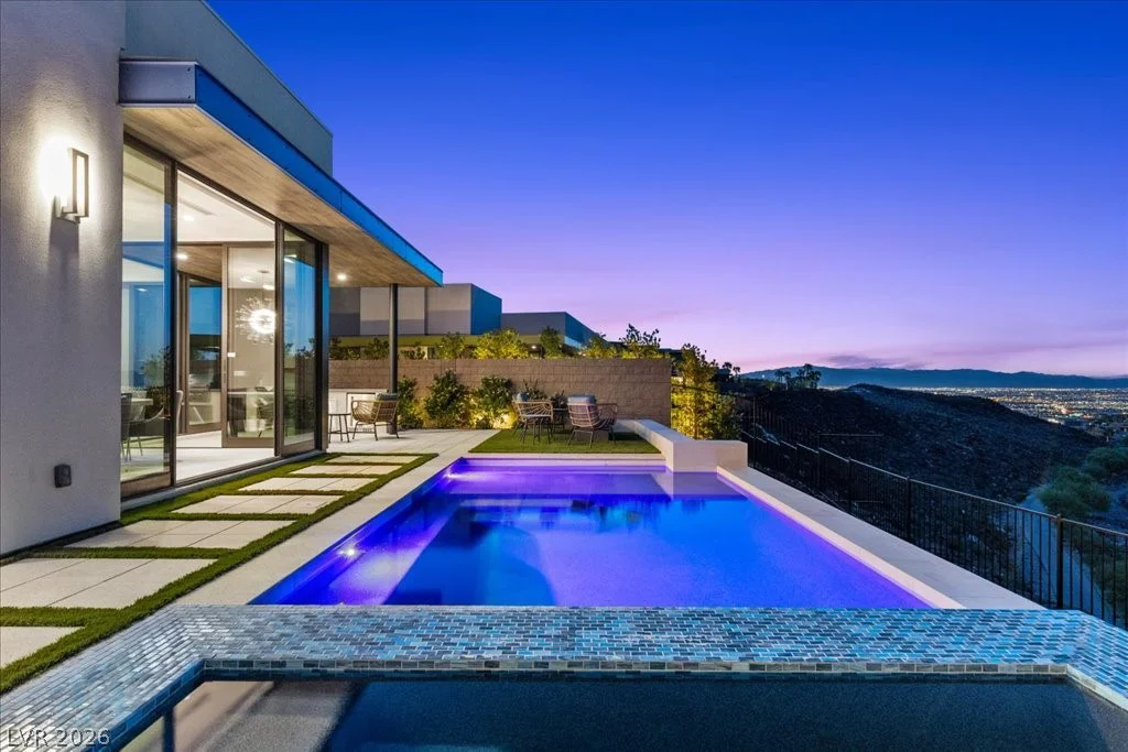 656 Scenic Cliff, Henderson, NV 89012