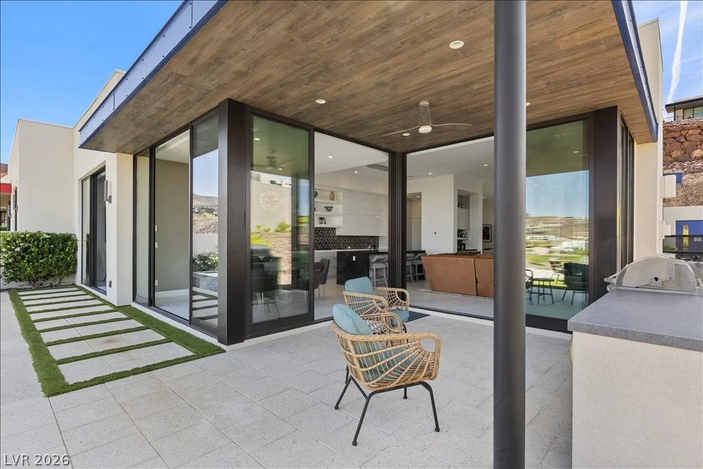 656 Scenic Cliff, Henderson, NV 89012