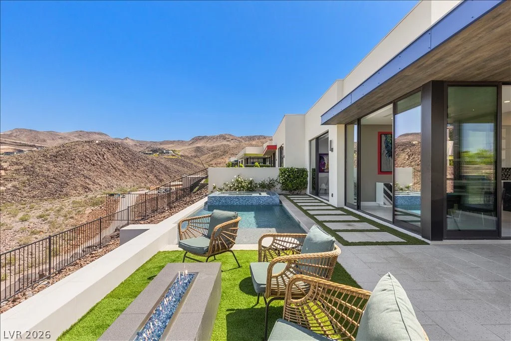 656 Scenic Cliff, Henderson, NV 89012