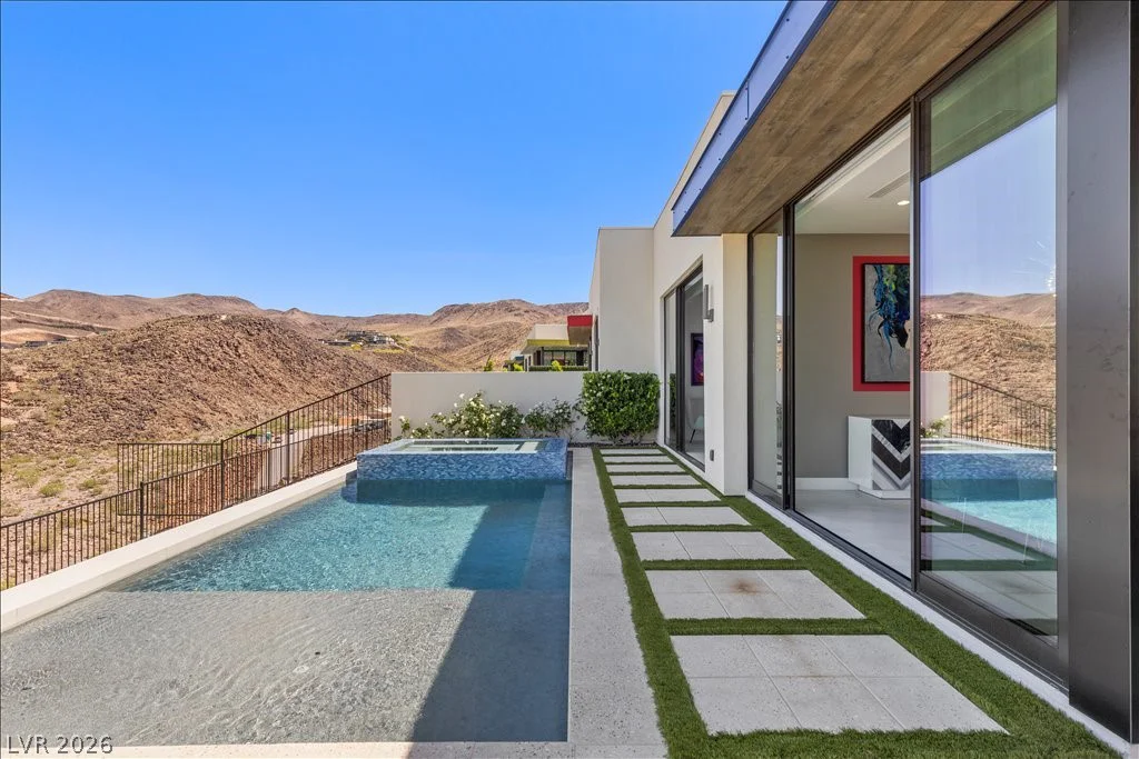 656 Scenic Cliff, Henderson, NV 89012