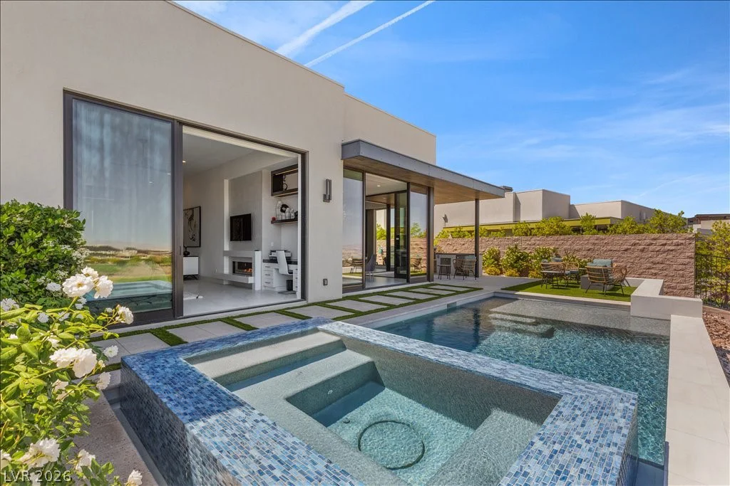 656 Scenic Cliff, Henderson, NV 89012