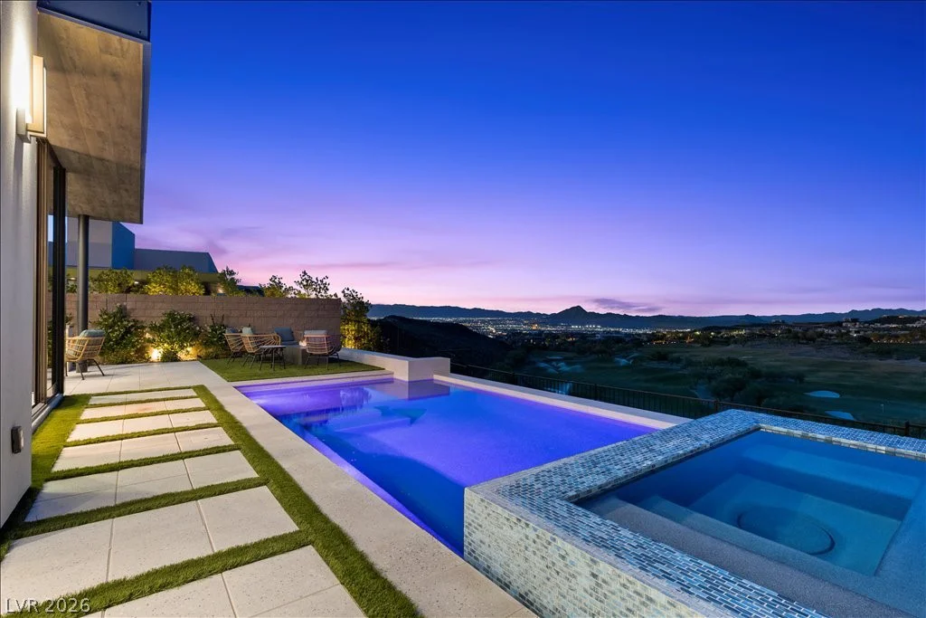 656 Scenic Cliff, Henderson, NV 89012