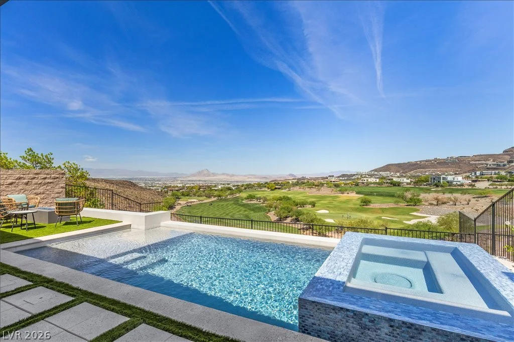 656 Scenic Cliff, Henderson, NV 89012