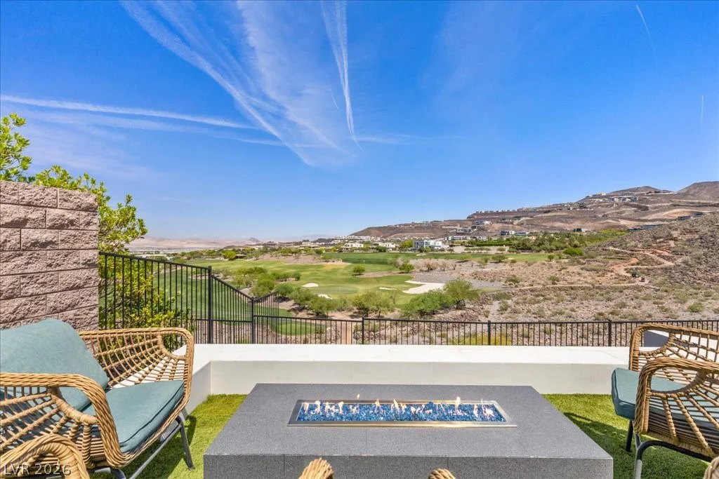 656 Scenic Cliff, Henderson, NV 89012