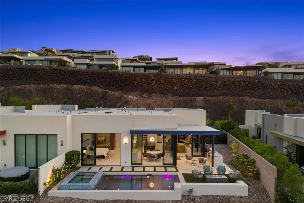 656 Scenic Cliff, Henderson, NV 89012