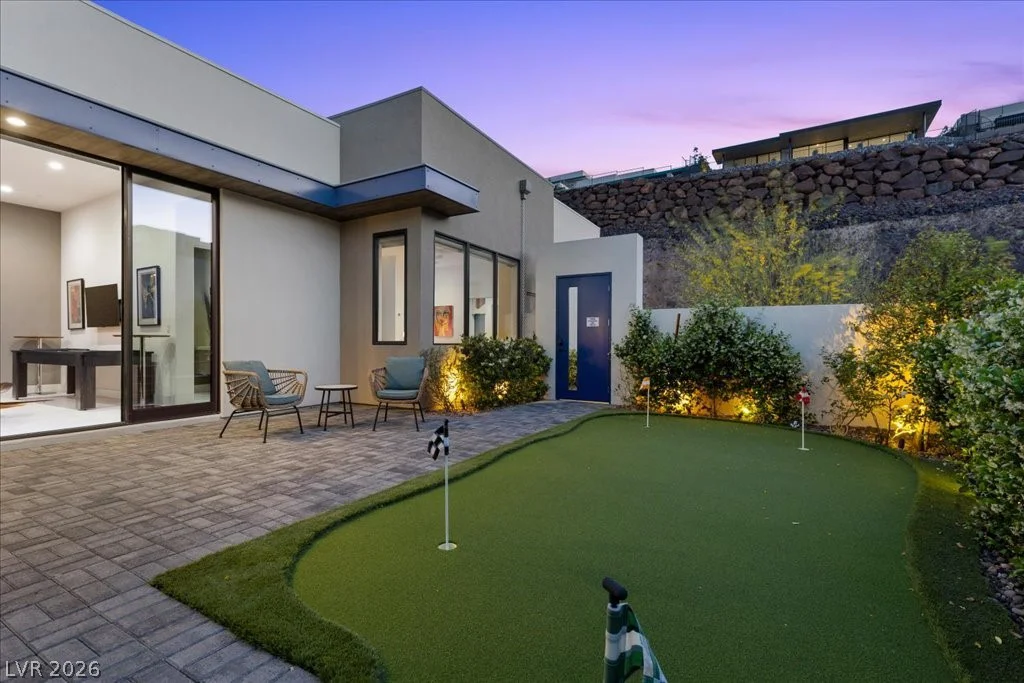 656 Scenic Cliff, Henderson, NV 89012