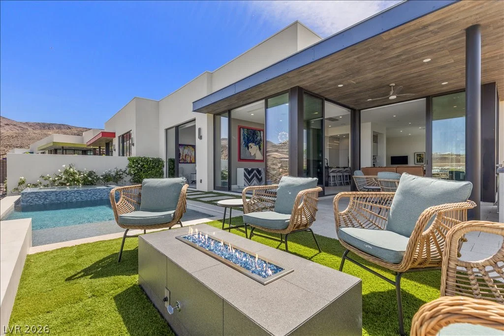 656 Scenic Cliff, Henderson, NV 89012