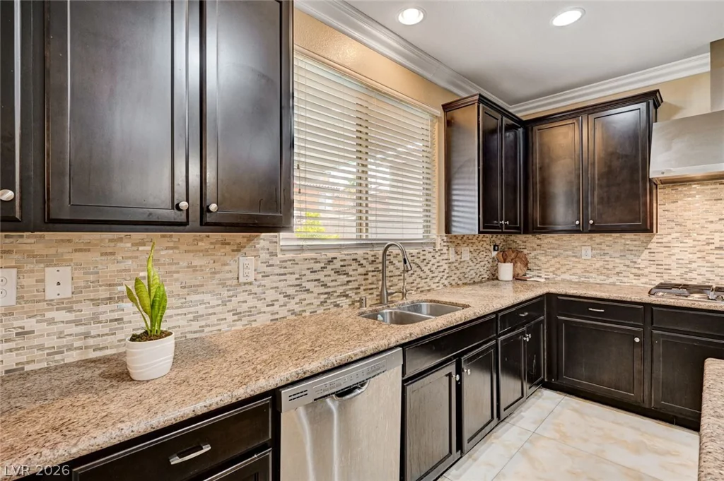 8223 Saddleback Ledge, Las Vegas, NV 89147