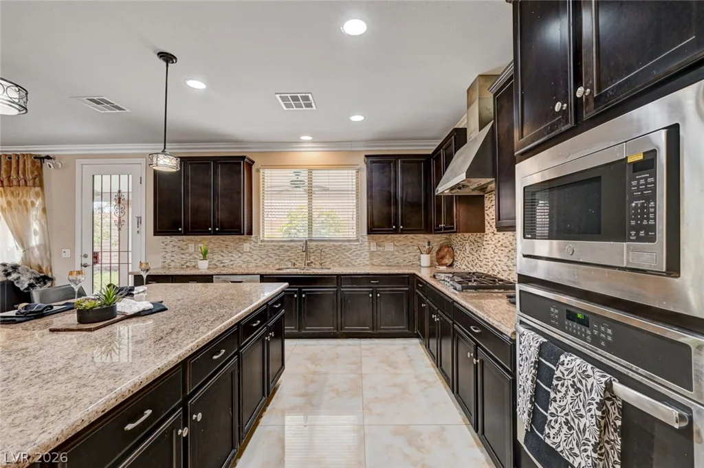 8223 Saddleback Ledge, Las Vegas, NV 89147