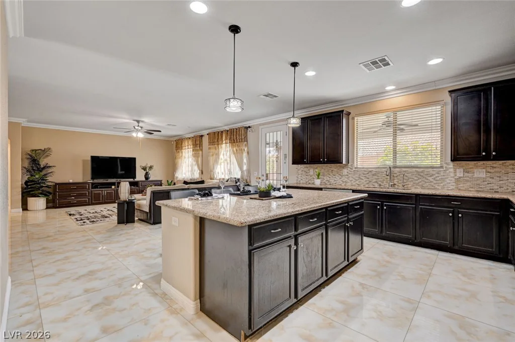 8223 Saddleback Ledge, Las Vegas, NV 89147