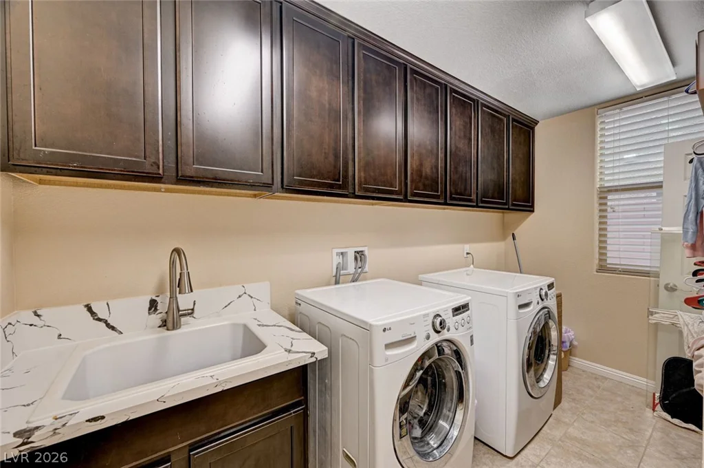 8223 Saddleback Ledge, Las Vegas, NV 89147