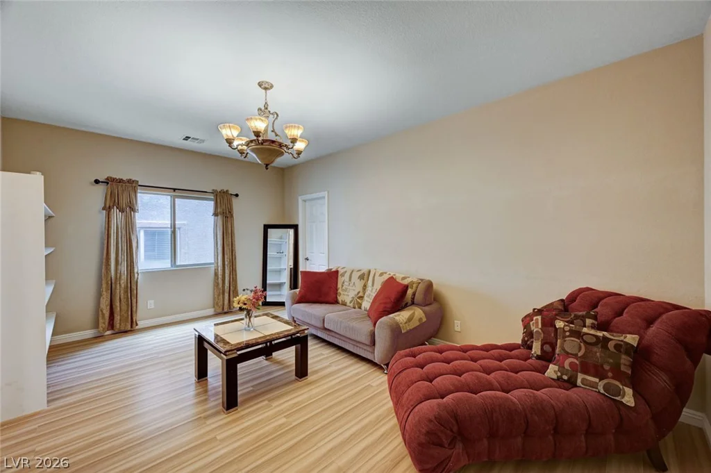8223 Saddleback Ledge, Las Vegas, NV 89147