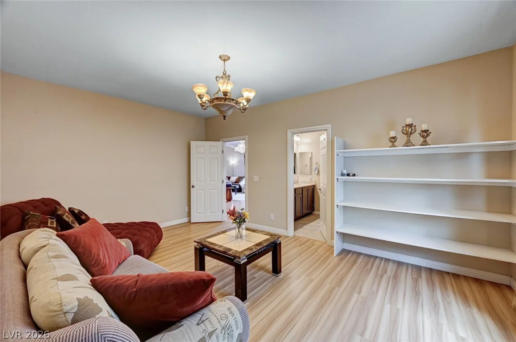 8223 Saddleback Ledge, Las Vegas, NV 89147