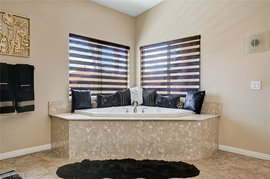 8223 Saddleback Ledge, Las Vegas, NV 89147