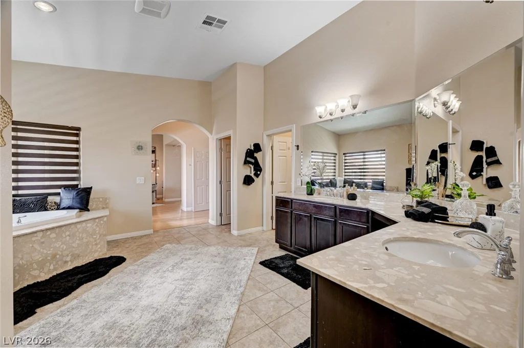 8223 Saddleback Ledge, Las Vegas, NV 89147