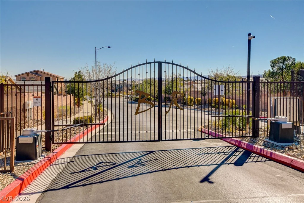 8223 Saddleback Ledge, Las Vegas, NV 89147