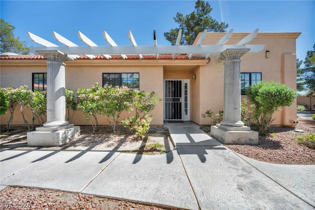 2851 Valley View, Las Vegas, NV 89102