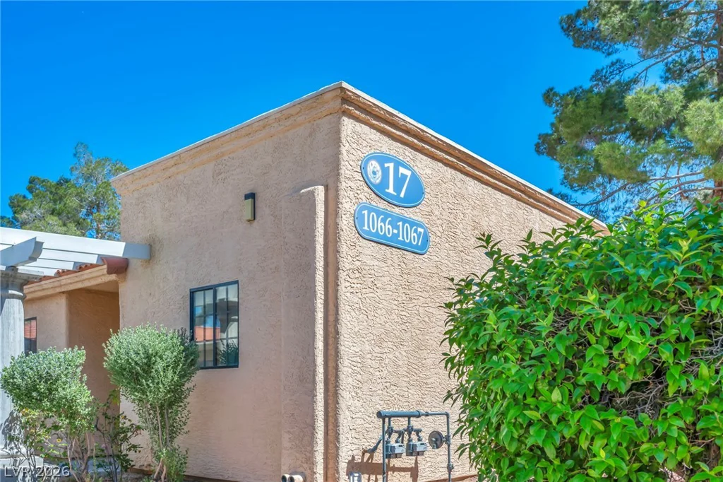 2851 Valley View, Las Vegas, NV 89102