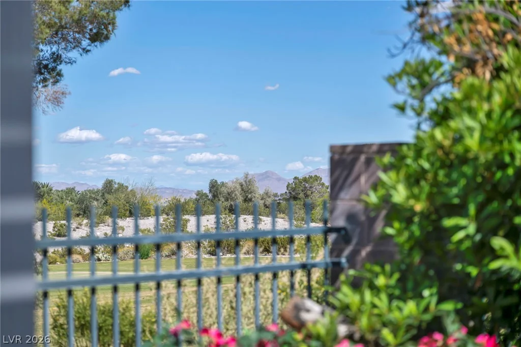9208 Eagle Ridge, Las Vegas, NV 89134