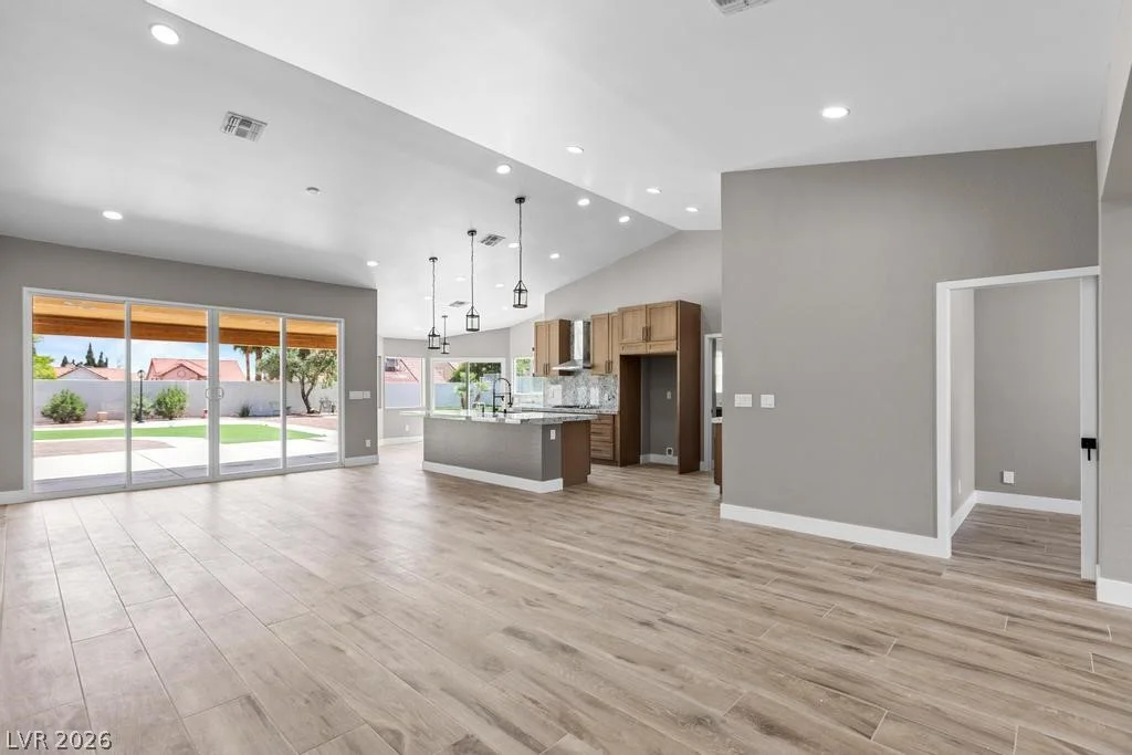 3360 Pioneer, Las Vegas, NV 89129