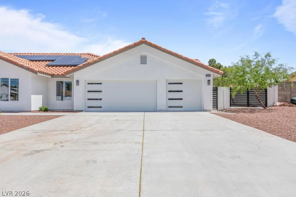 3360 Pioneer, Las Vegas, NV 89129