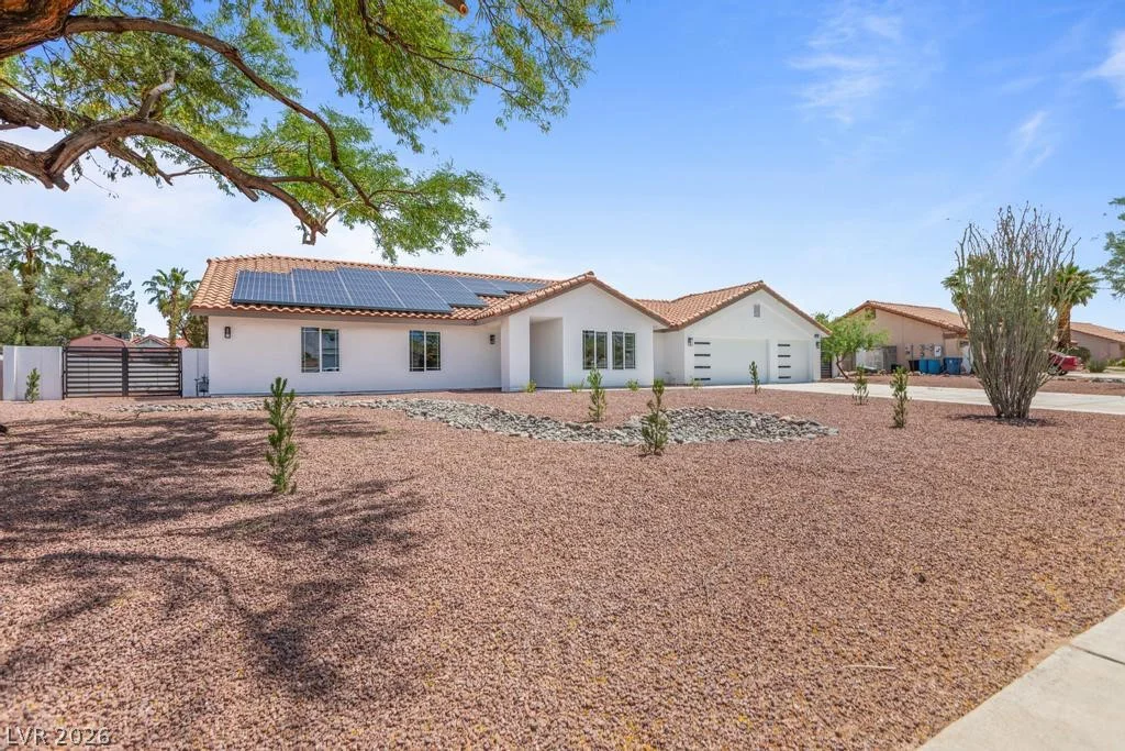 3360 Pioneer, Las Vegas, NV 89129