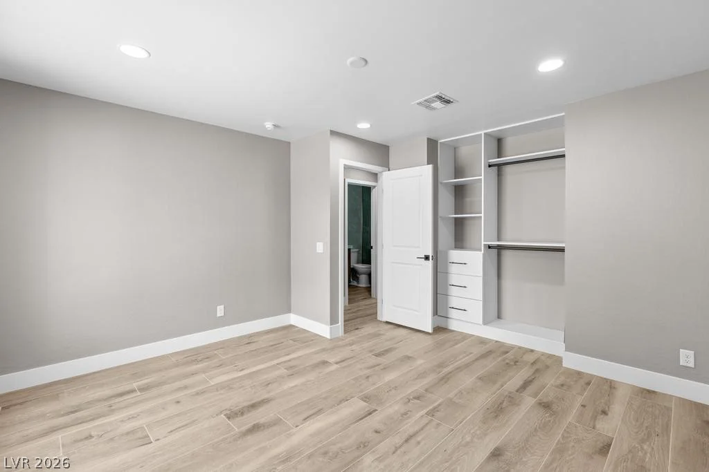 3360 Pioneer, Las Vegas, NV 89129
