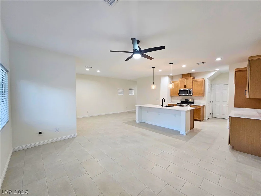8476 Spirit Vale, Las Vegas, NV 89117