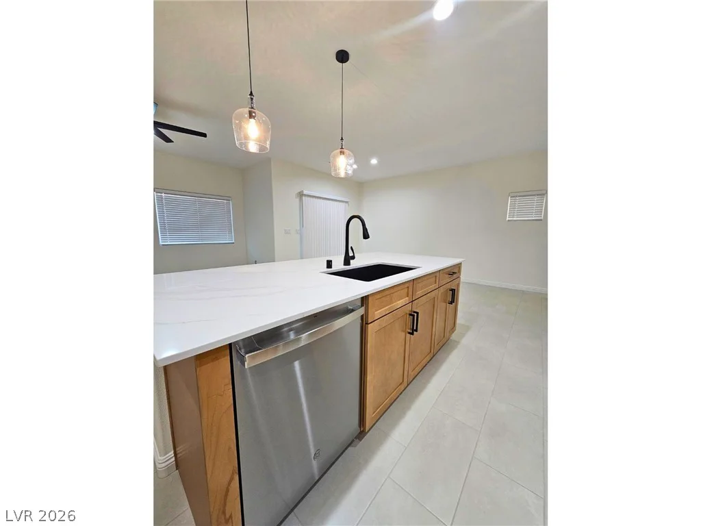 8476 Spirit Vale, Las Vegas, NV 89117
