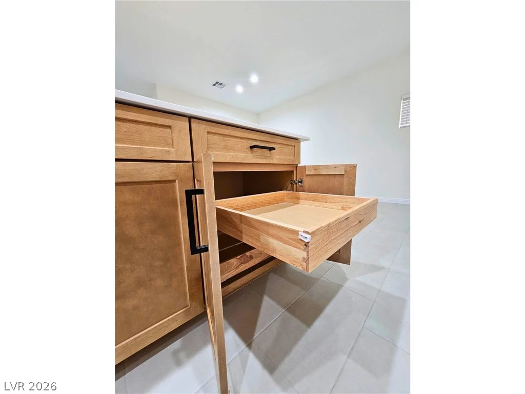 8476 Spirit Vale, Las Vegas, NV 89117