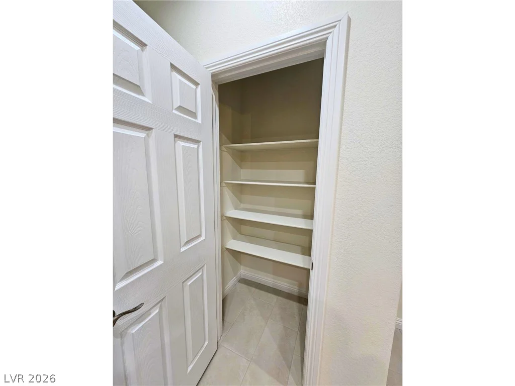 8476 Spirit Vale, Las Vegas, NV 89117