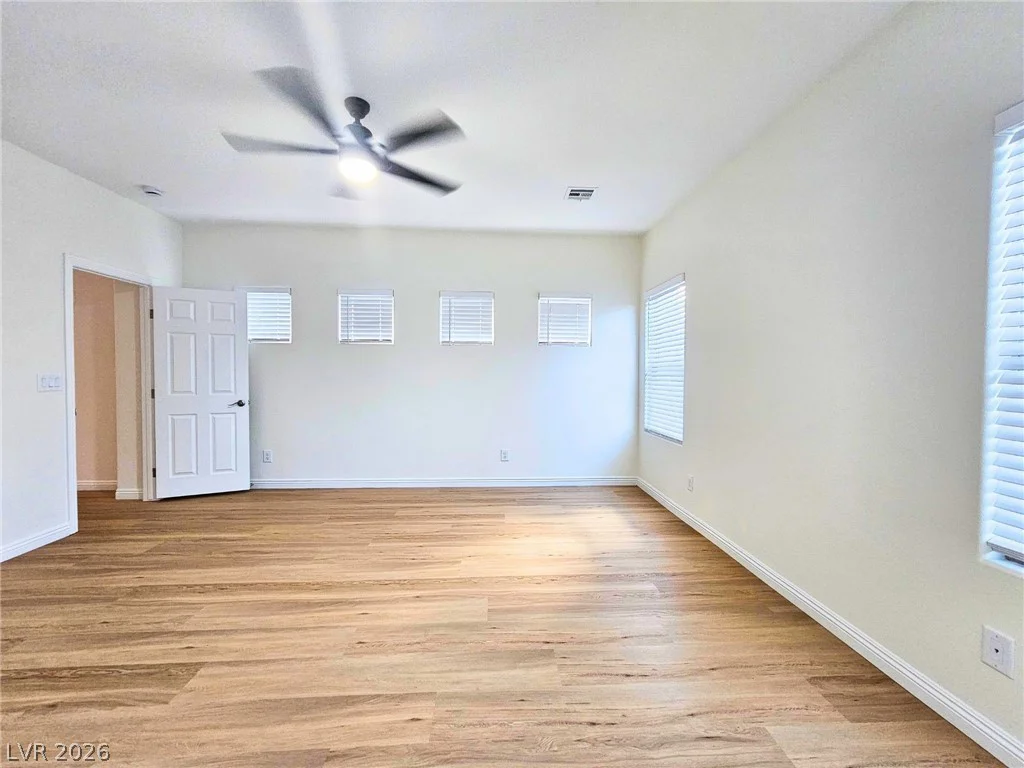 8476 Spirit Vale, Las Vegas, NV 89117