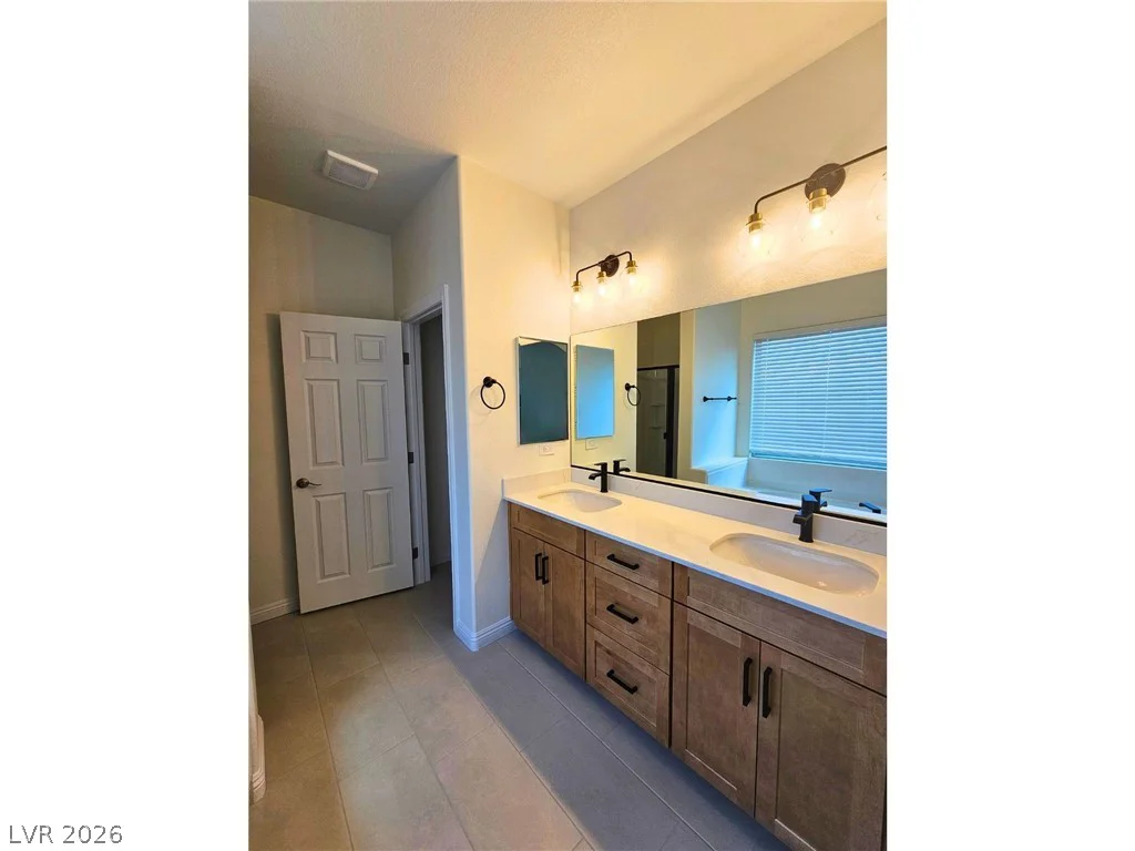 8476 Spirit Vale, Las Vegas, NV 89117