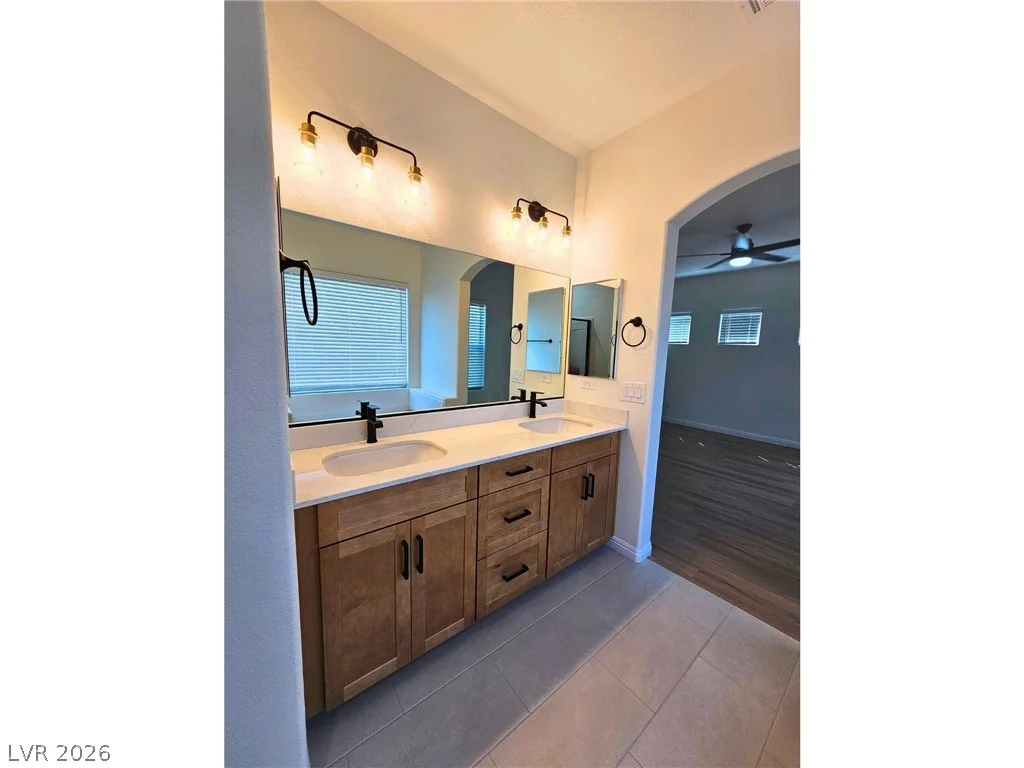 8476 Spirit Vale, Las Vegas, NV 89117