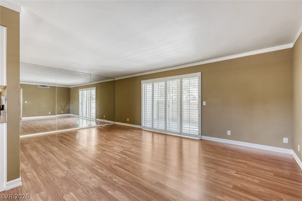 3173 Pinehurst, Las Vegas, NV 89109