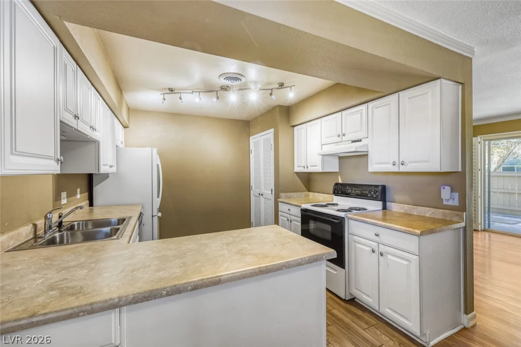 3173 Pinehurst, Las Vegas, NV 89109