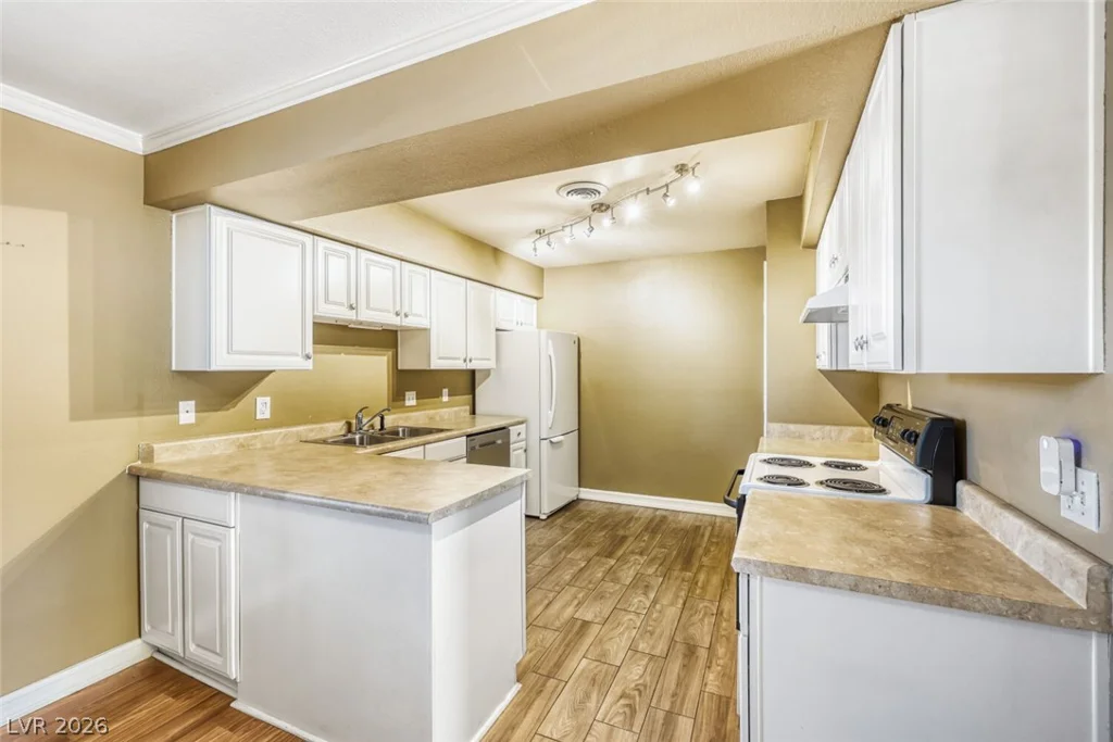 3173 Pinehurst, Las Vegas, NV 89109