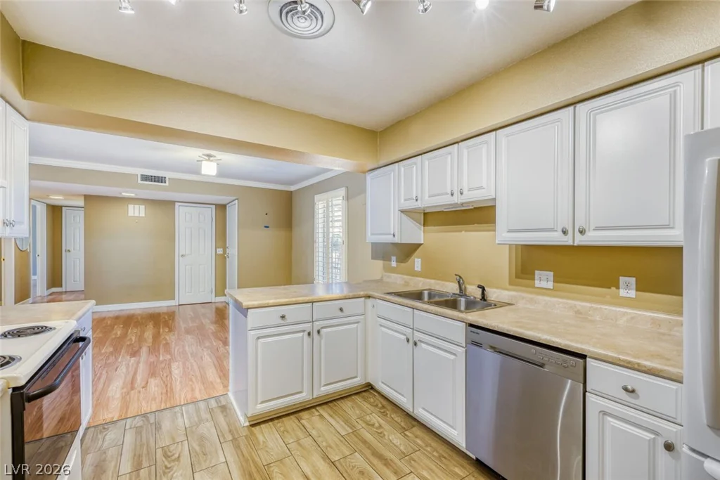3173 Pinehurst, Las Vegas, NV 89109